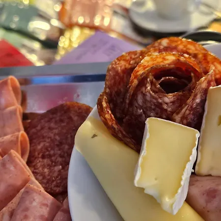 Holdvirag 4*