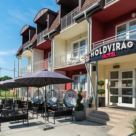 Holdvirág Apart-hotel 4*