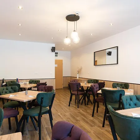 Apart-hotel Holdvirág 4*