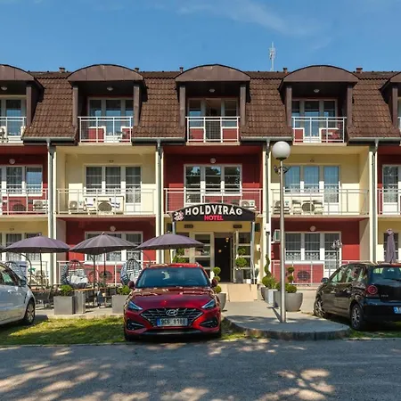 Apart Otel Holdvirag Sárvár