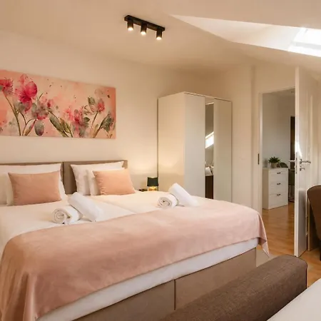 Holdvirag Apart Otel 4*