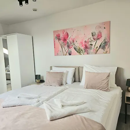Holdvirag Aparthotel 4*